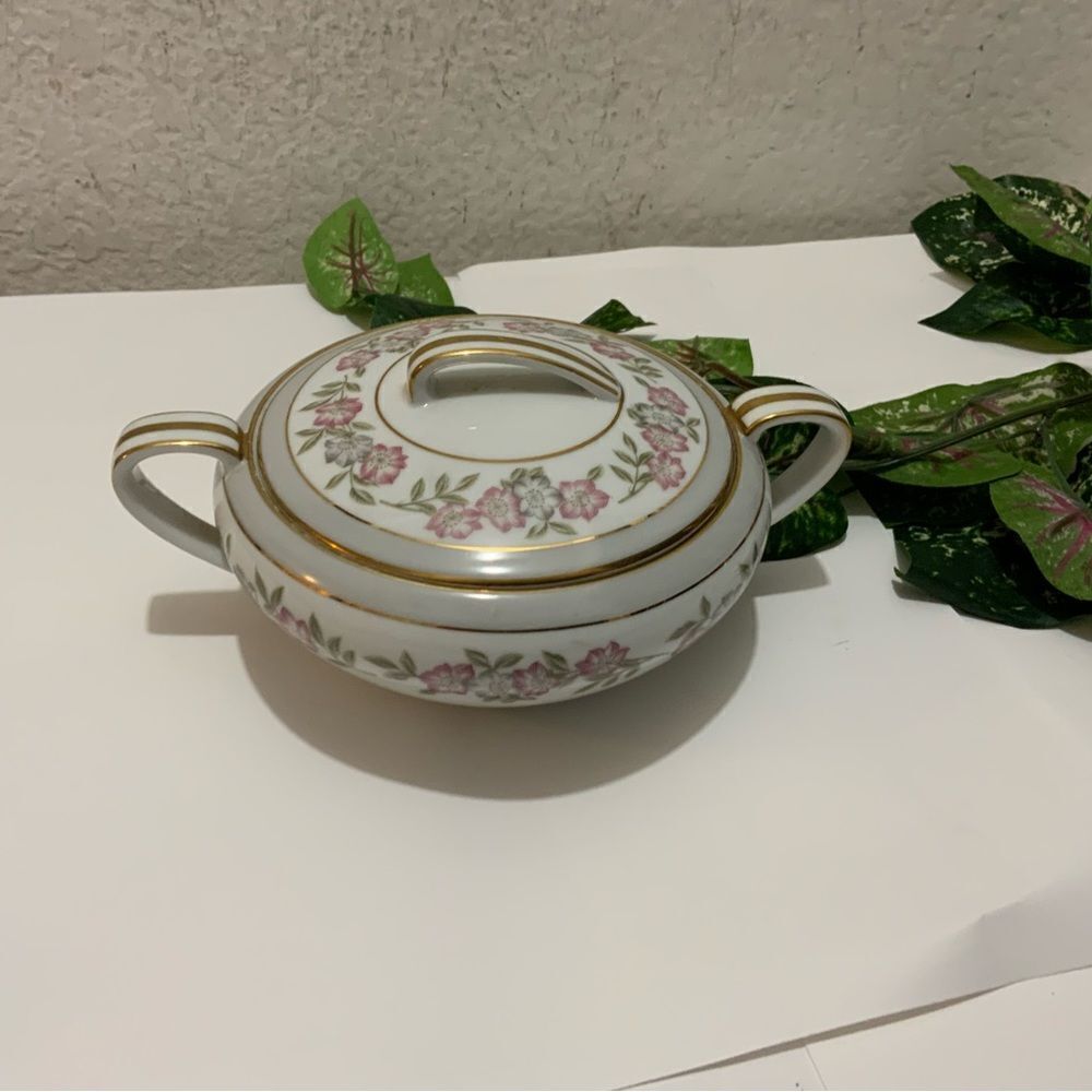 Noritake 5433 Sugar with Lid Red and Gray Flowers Gray Band Japan G5